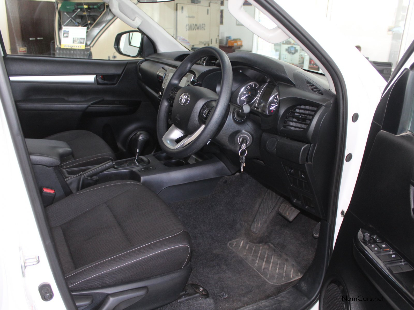 2025 Toyota Hilux photo 10