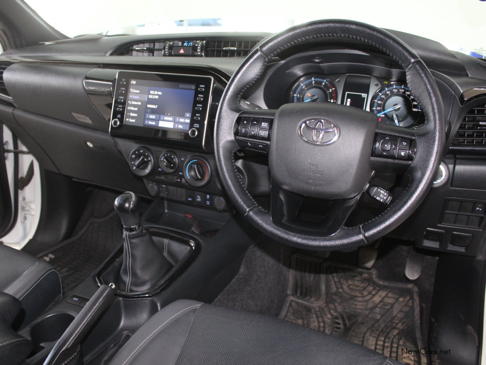 2023 Toyota Hilux photo 16