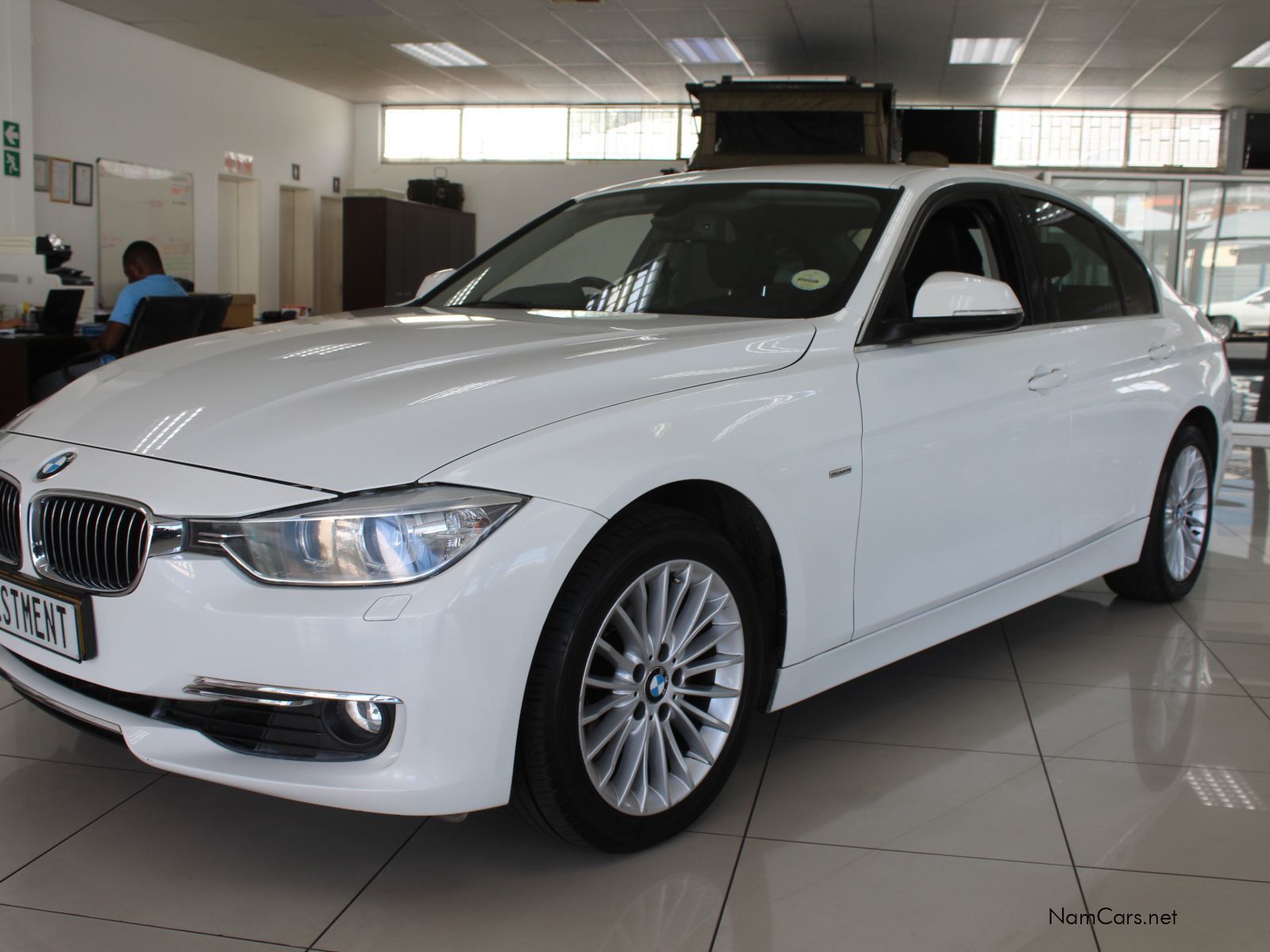 2013 BMW 3 Series photo 3