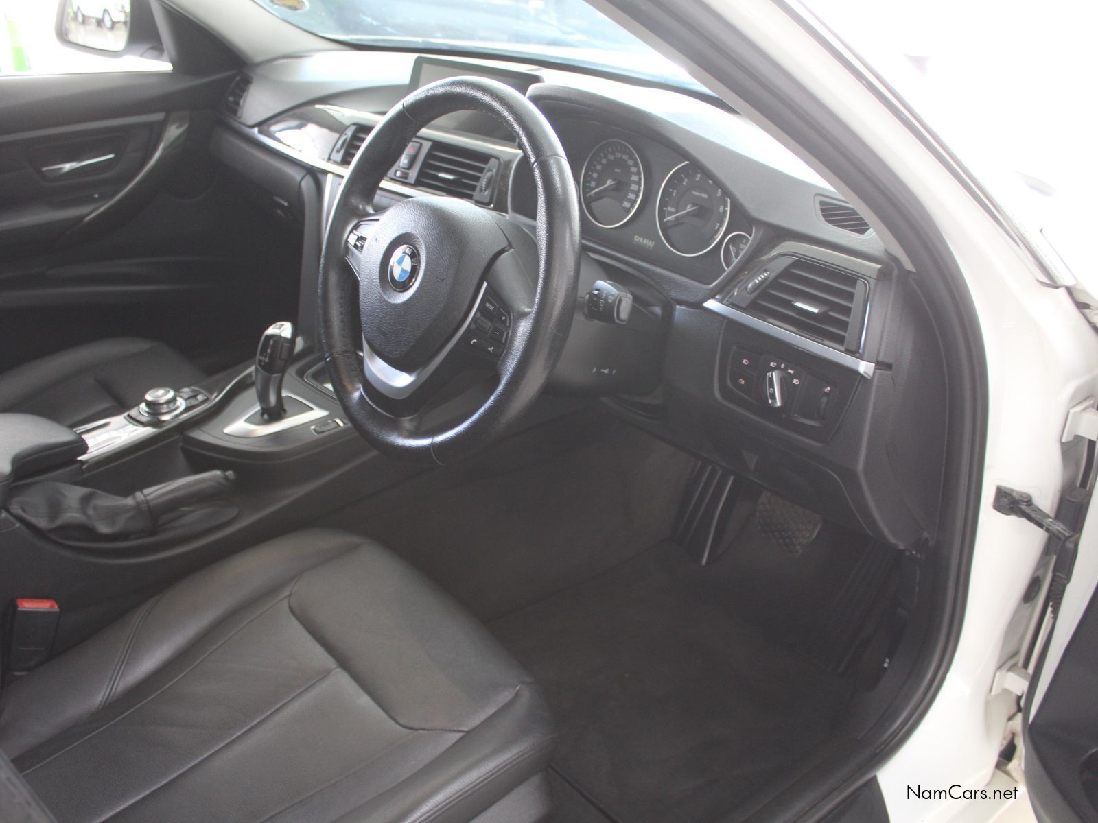 2013 BMW 3 Series photo 8