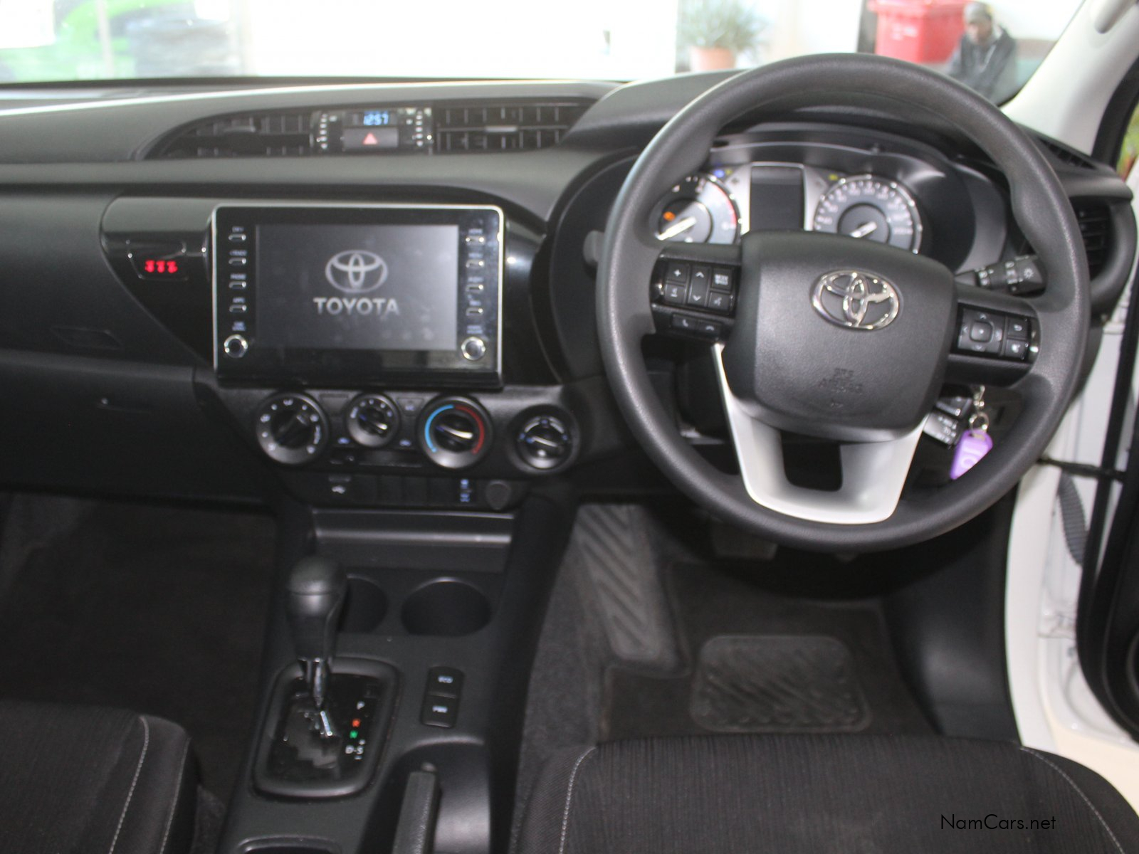 2024 Toyota Hilux photo 13
