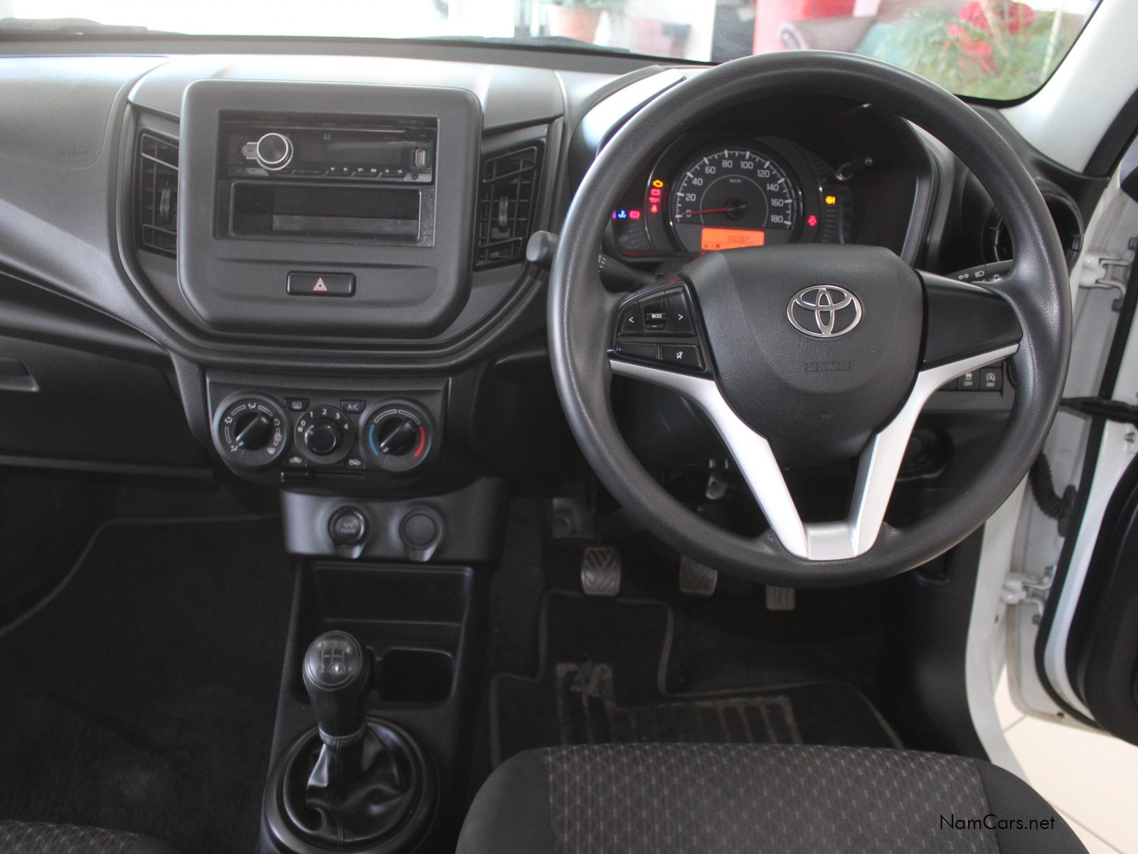 2025 Toyota Vitz photo 13