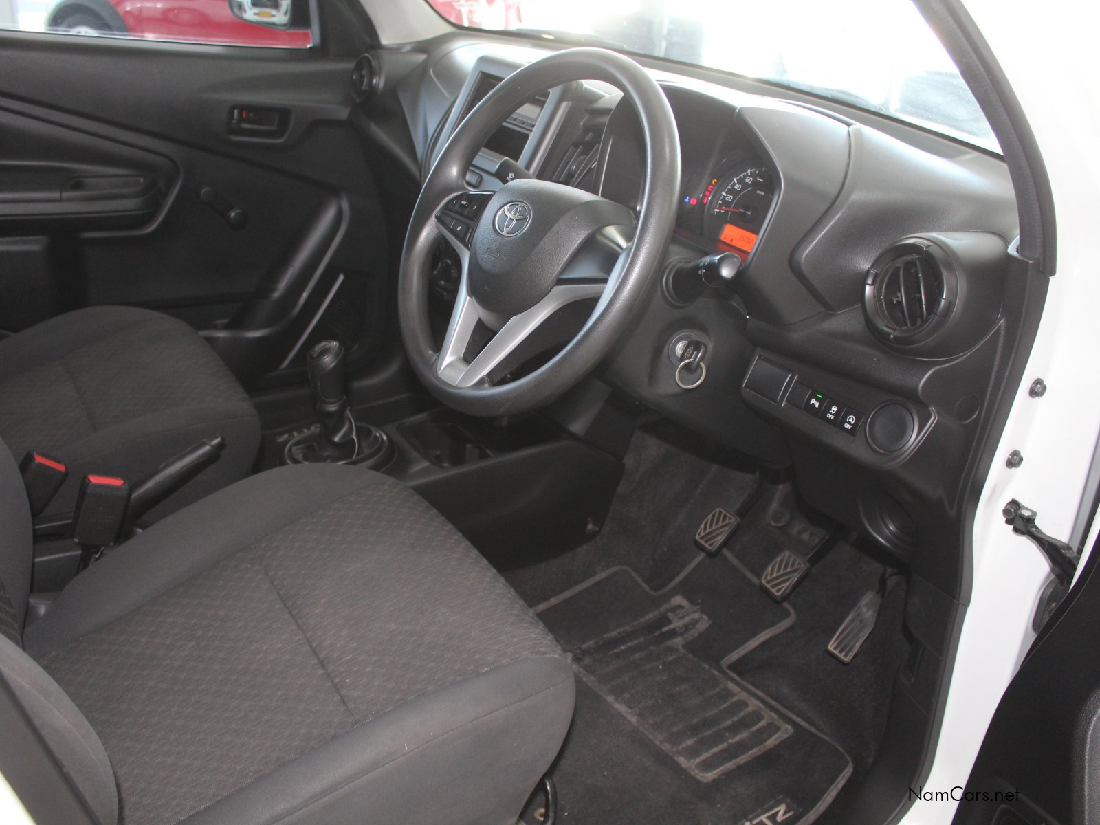2025 Toyota Vitz photo 9
