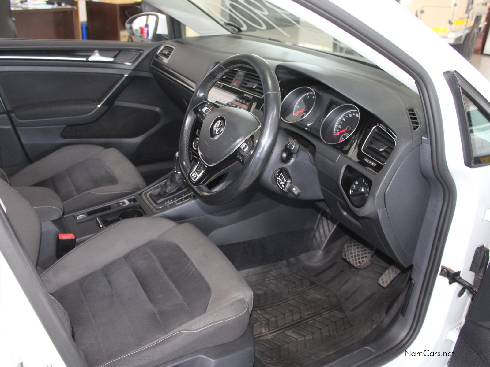 2013 Volkswagen Golf photo 10