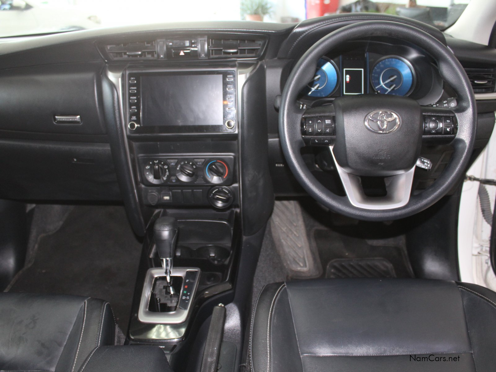 2025 Toyota Fortuner photo 12