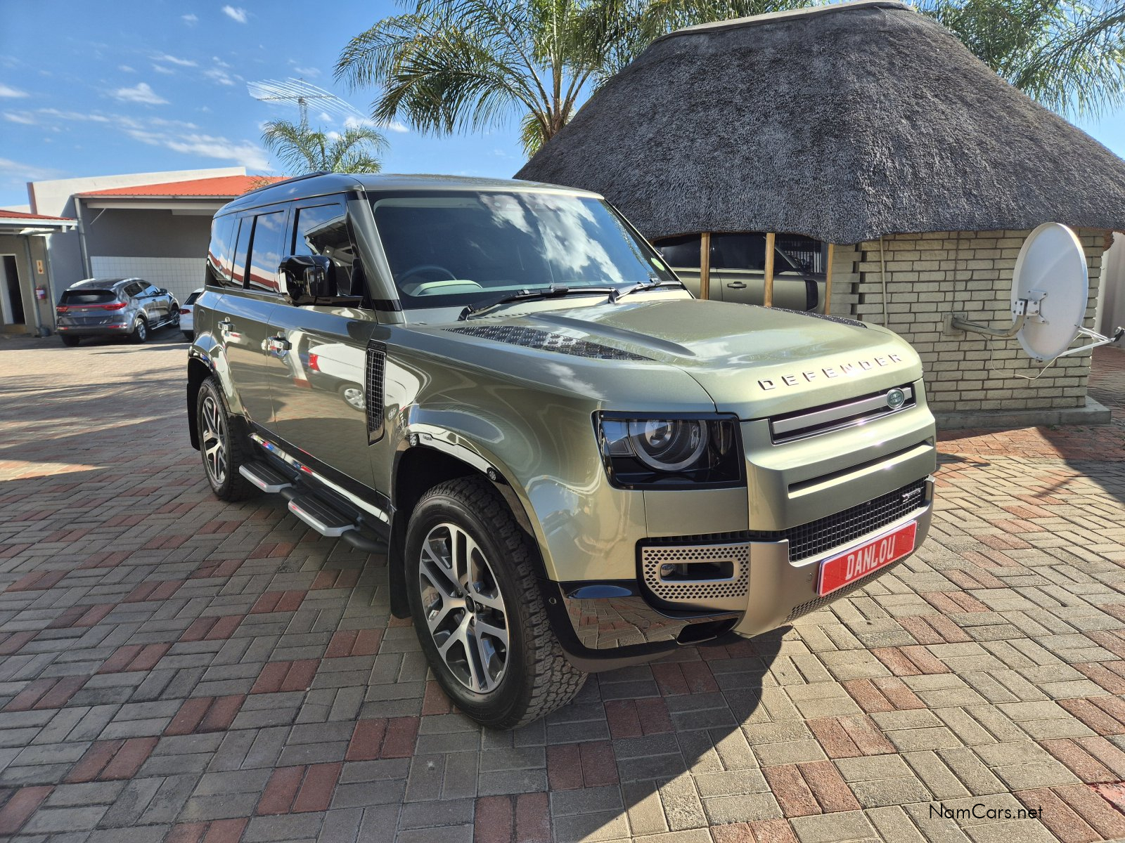2022 Land Rover Defender photo 1