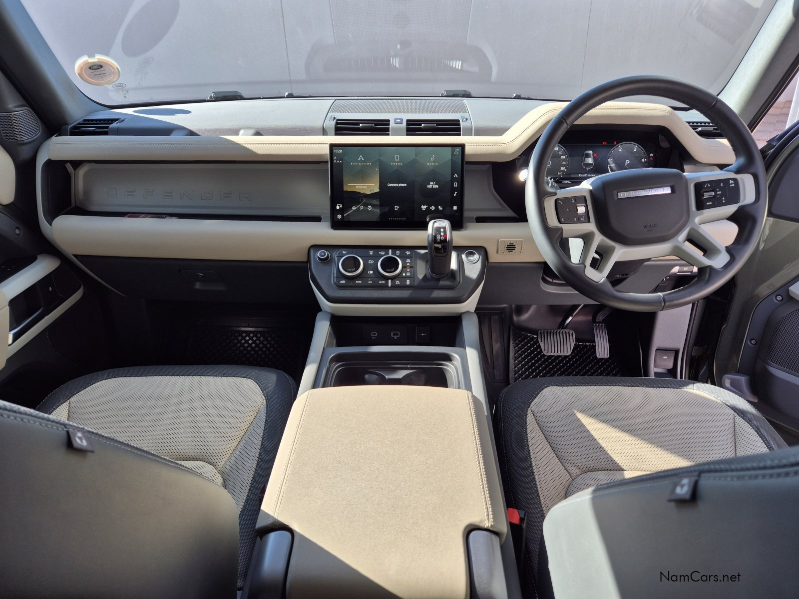 2022 Land Rover Defender photo 2