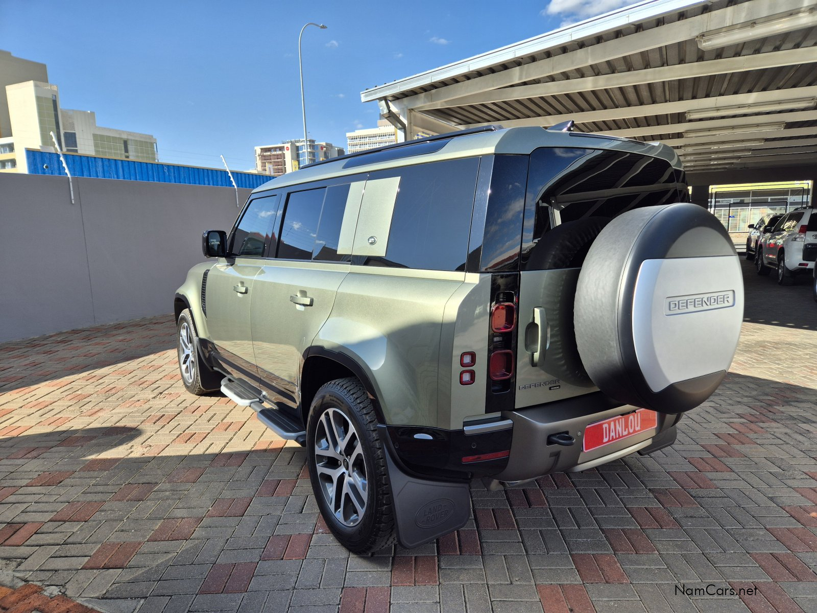 2022 Land Rover Defender photo 4