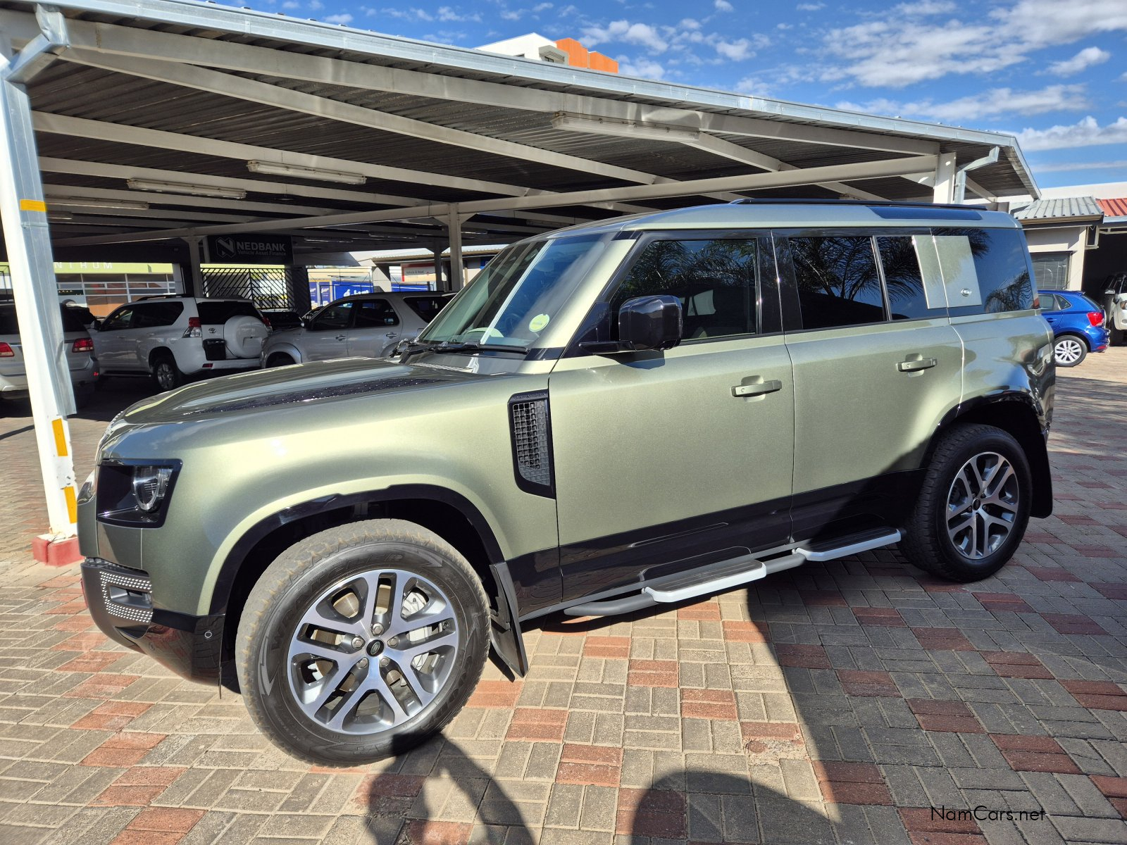 2022 Land Rover Defender photo 5