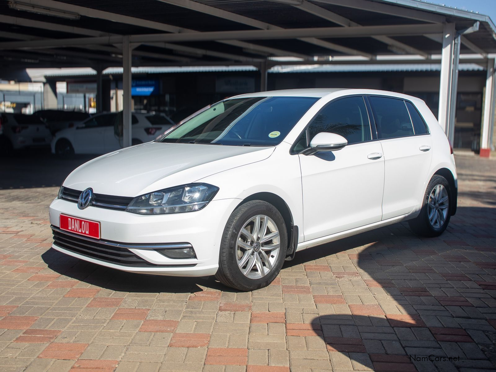 2020 Volkswagen Golf photo 2