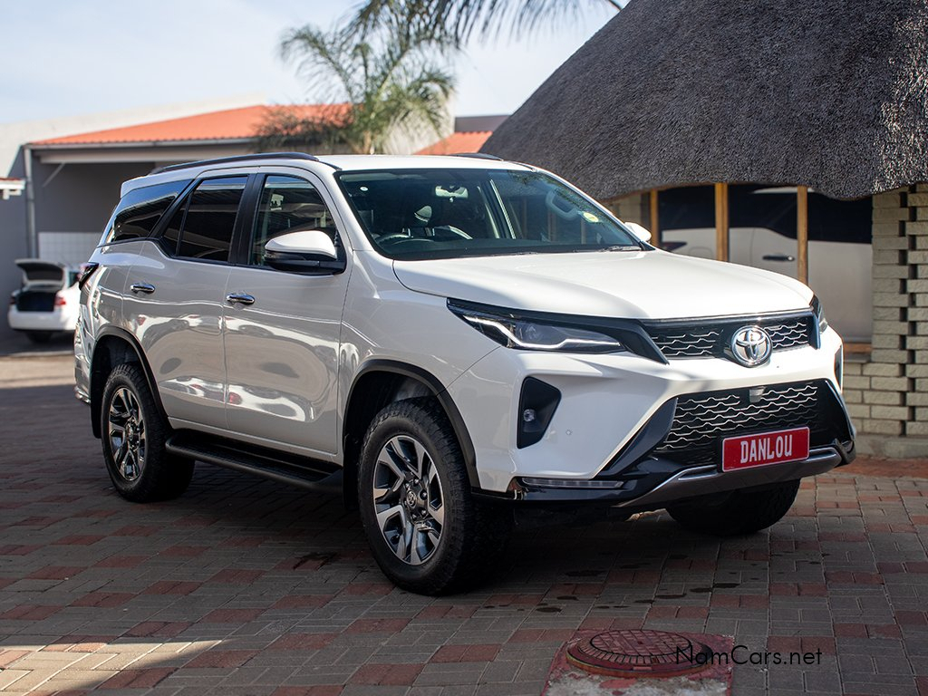 2025 Toyota Fortuner photo 1