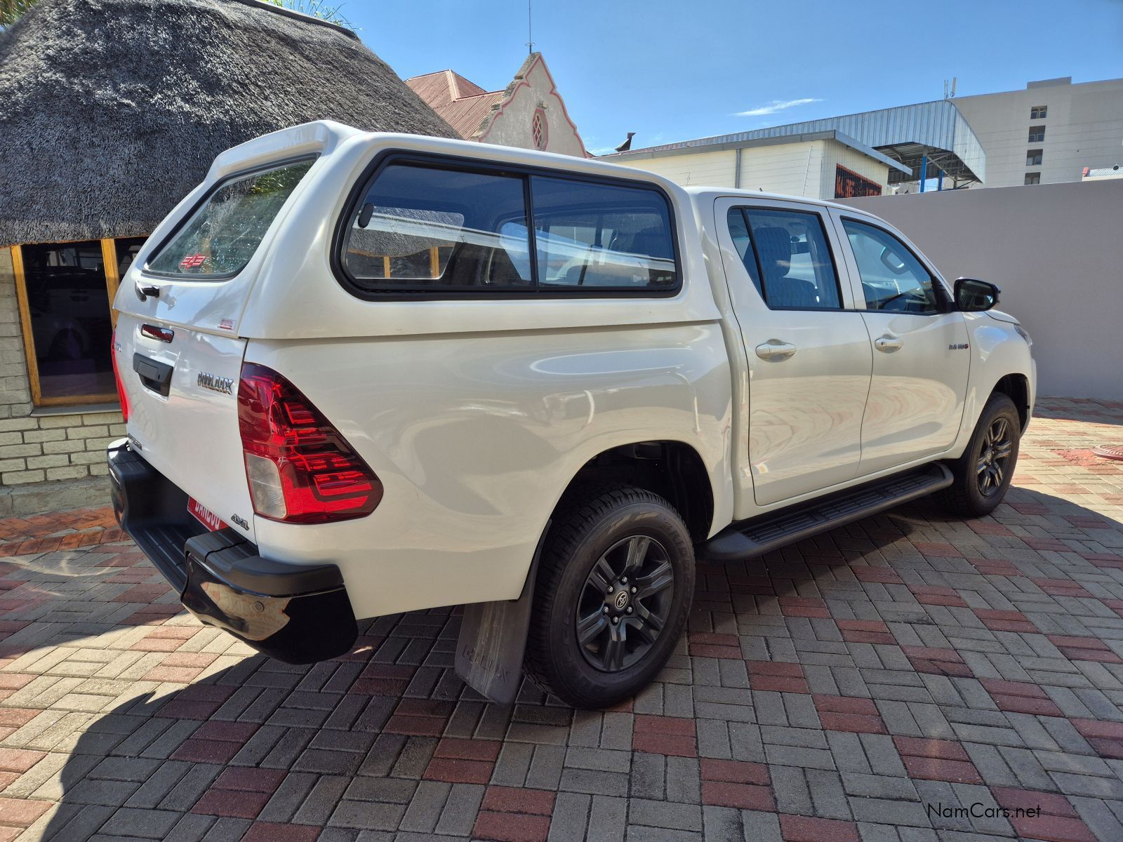 2025 Toyota Hilux photo 2