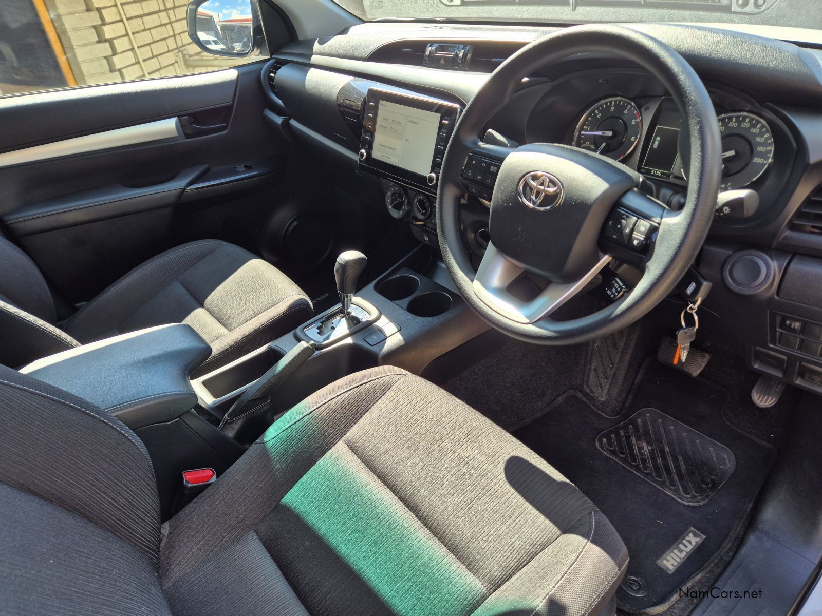 2025 Toyota Hilux photo 4