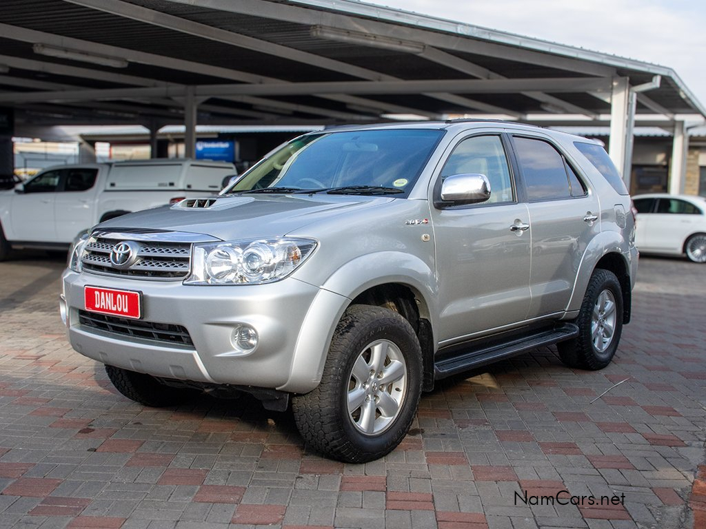 2011 Toyota Fortuner photo 2