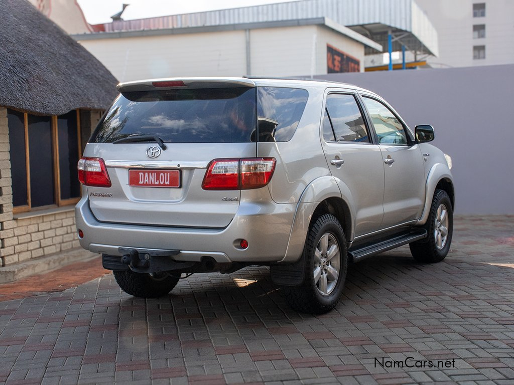 2011 Toyota Fortuner photo 4
