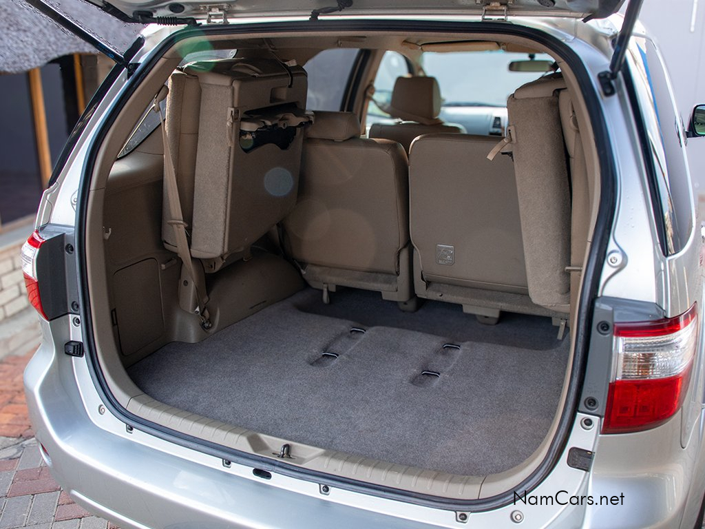 2011 Toyota Fortuner photo 5