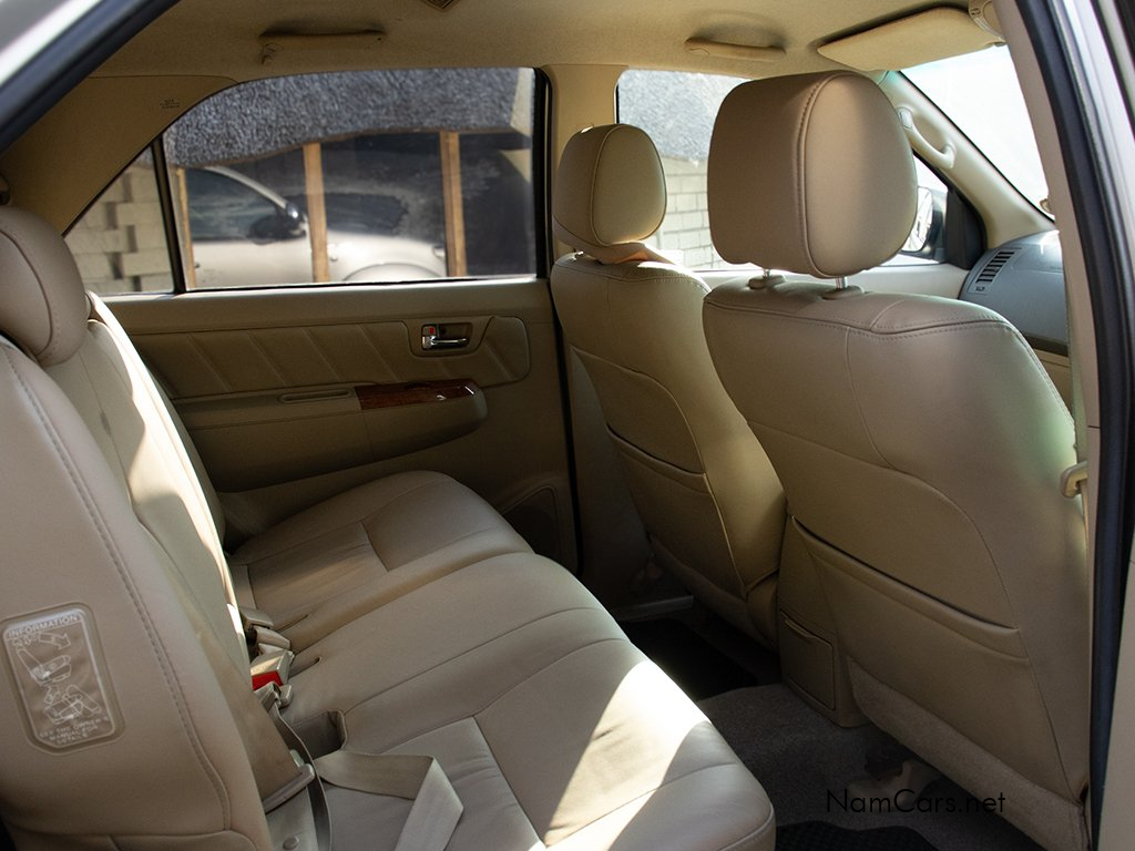 2011 Toyota Fortuner photo 6