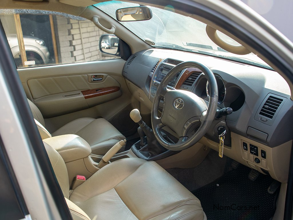 2011 Toyota Fortuner photo 8