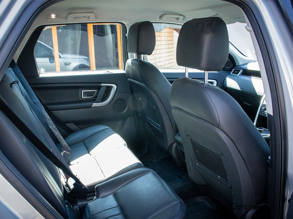 2018 Land Rover Discovery photo 6