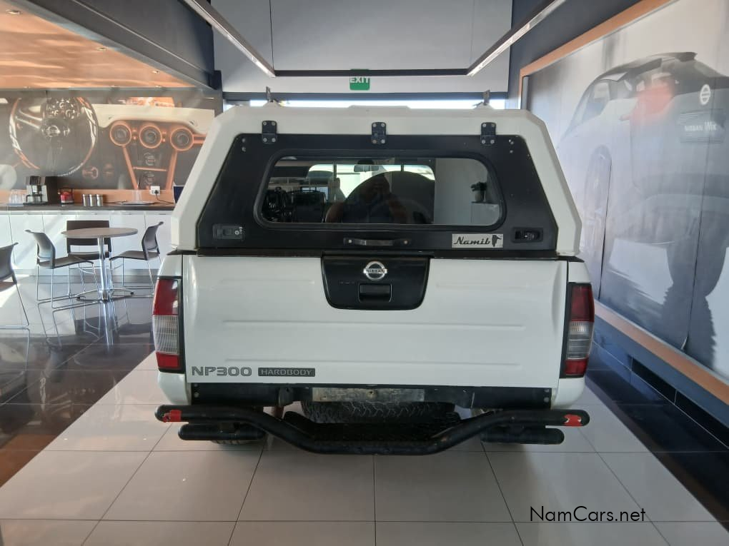 2021 Nissan Hardbody photo 3
